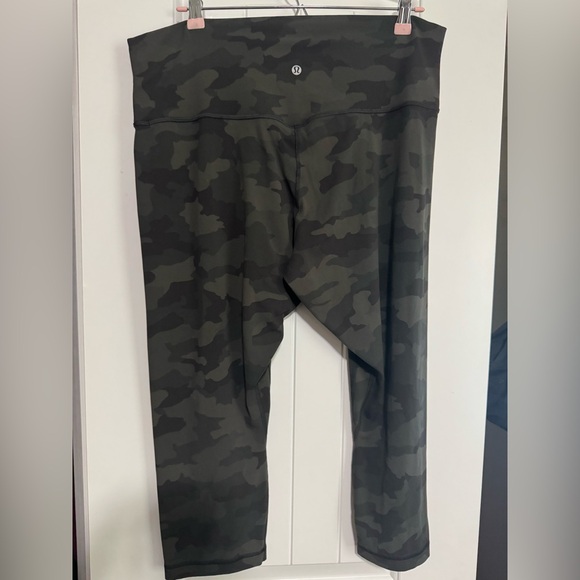 lululemon athletica ALIGN HIGH RISE CROP 21” Camo Leggings - Picture 2 of 7